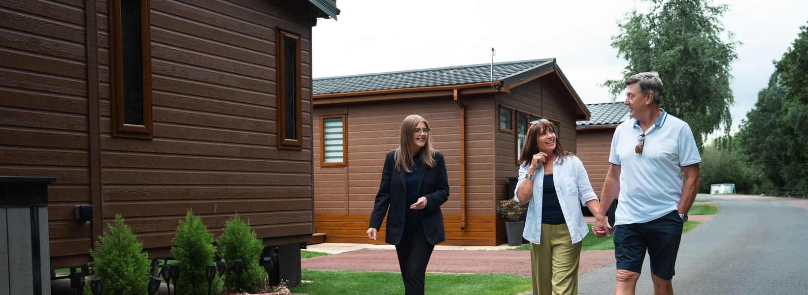 People being shown around kingfisher holiday park